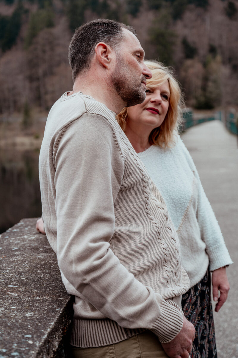 Couple sur pont - bord de lac Laura Évasion Photographie photographe alsace