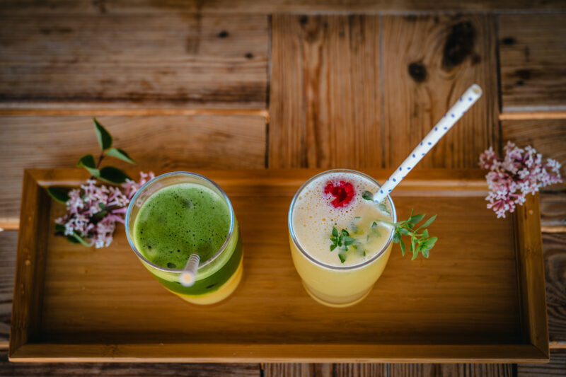 Séance photo entreprise corporate mocktails au thé fleurs et fruits photographe Sélestat