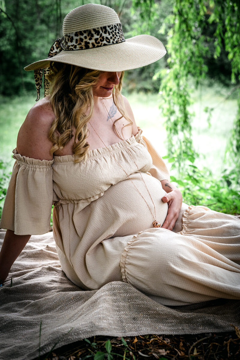 Future maman sous un arbre Alsace