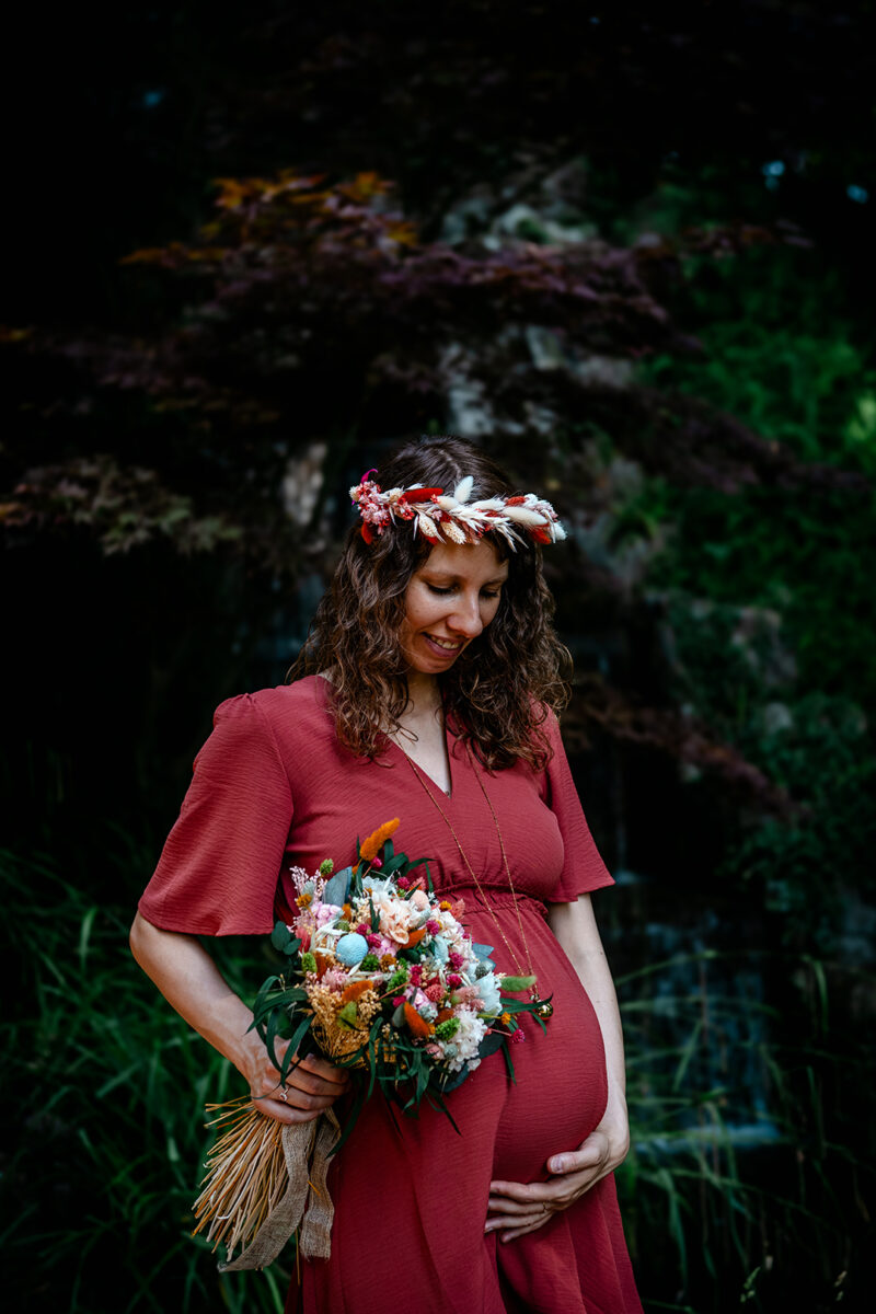Séance photo grossesse couronne de fleurs